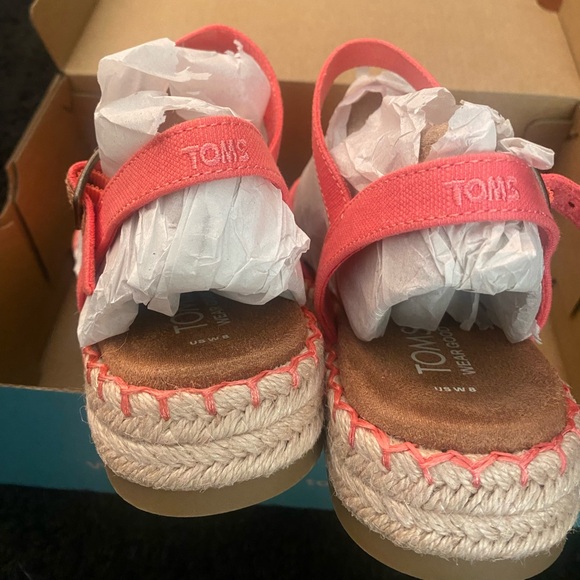 TOMS brand new in box - Picture 5 of 6